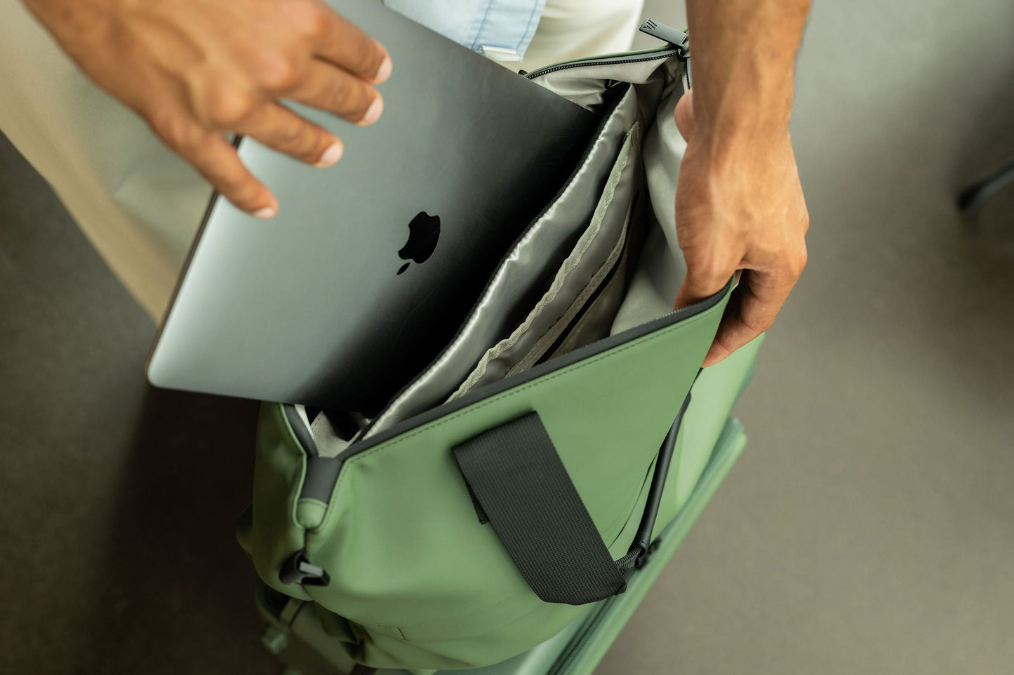 NEW Airback TOTE LITE- Olive Green