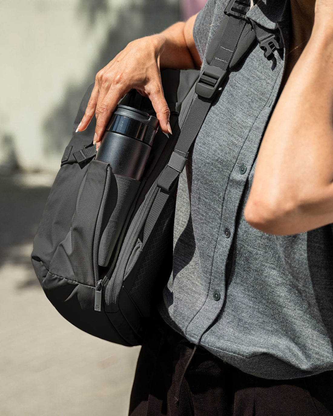 The Best Vacuum Backpack for Travel: How to Re-Compress Your Clothes on the Return Trip Without a Pump?