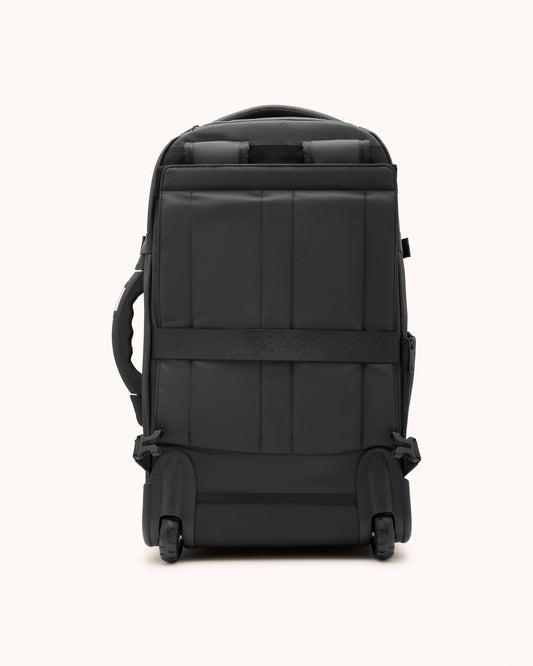 How long does the compression last in a vacuum backpack on a long-haul flight?
